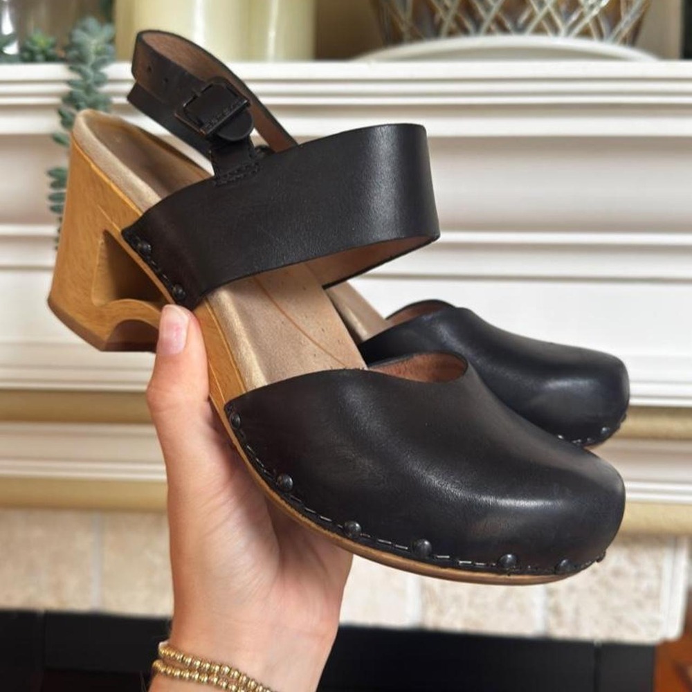 Dansko Thea black leather mary jane style clogs studded details size 39 or 8.5